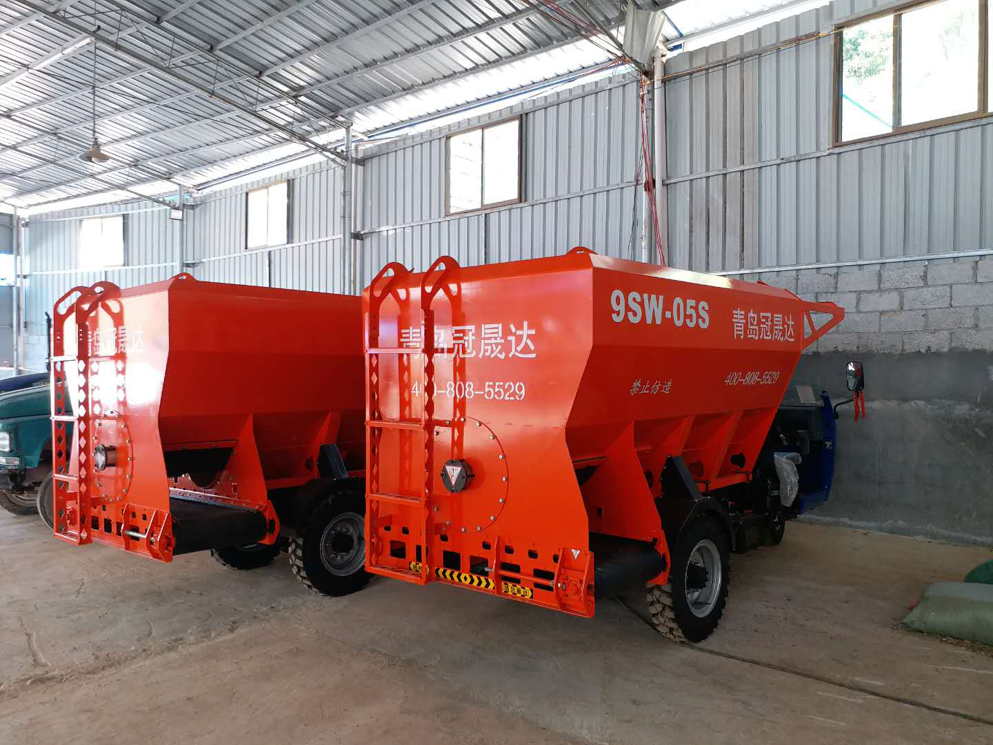 河南某公司購(gòu)買雙側(cè)撒料機(jī) 河南某公司購(gòu)買雙側(cè)撒料機(jī)