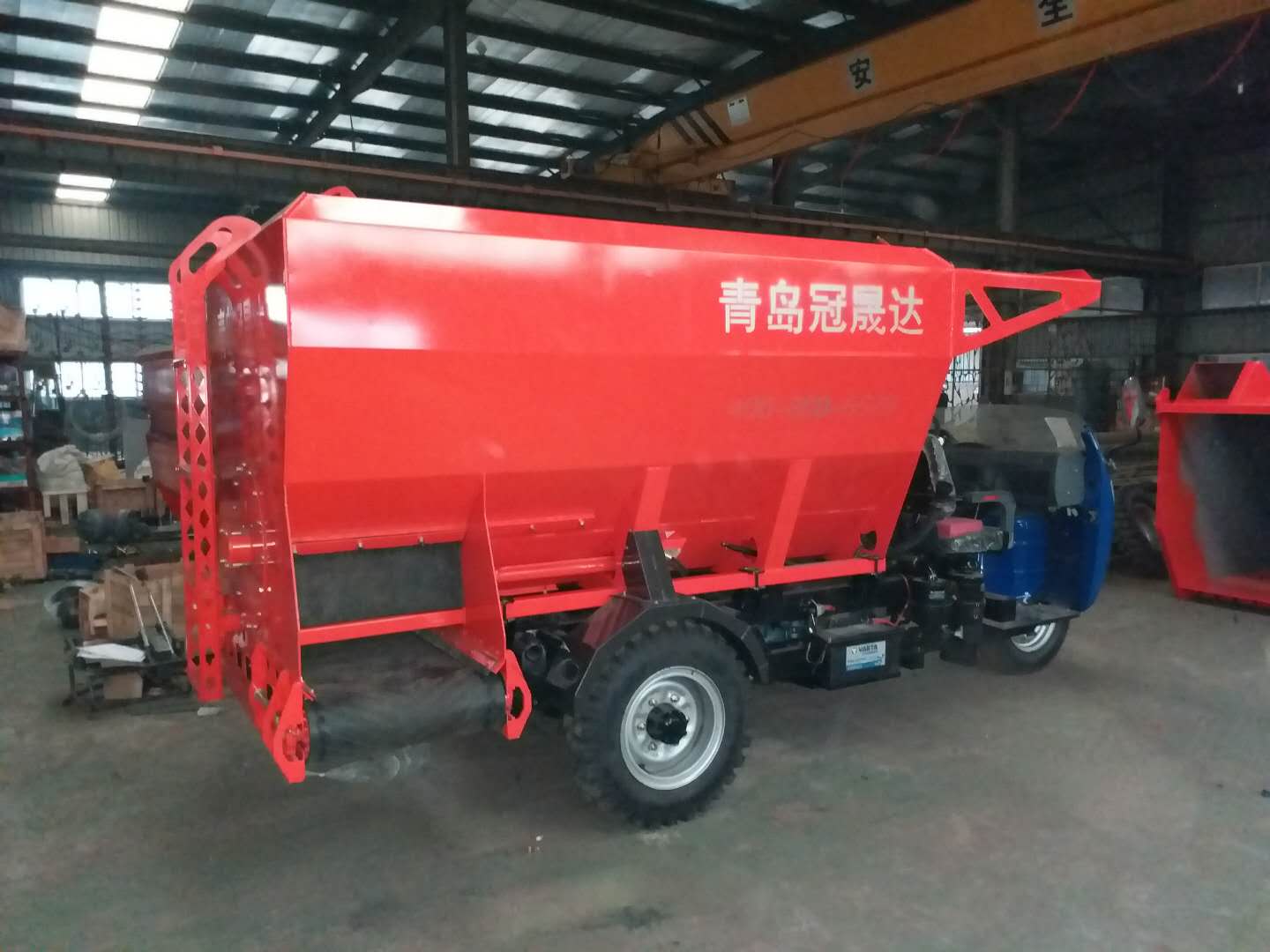 內(nèi)蒙古某公司購(gòu)買雙側(cè)撒料車 內(nèi)蒙古某公司購(gòu)買雙側(cè)撒料車